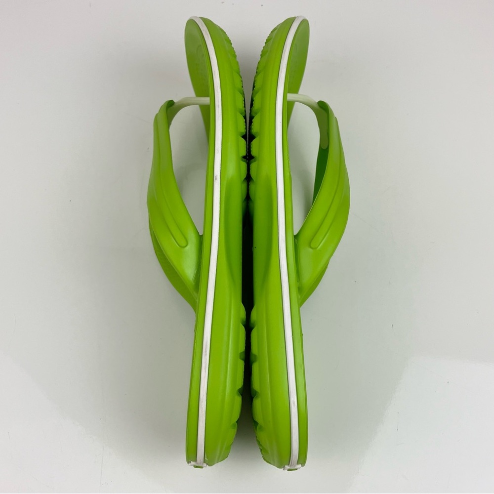 CROCS CROCBAND FLIP FLOPS LIME GREEN THONG SANDALS (WOMEN'S 9/MEN'S 7) - Picture 4 of 9